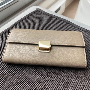 NEW Cuyana buckle wallet with gold chain strap